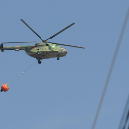 Гасене на пожара край Локорско с хеликоптер