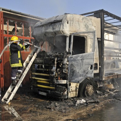Взрив и пожар в хасковски автосервиз