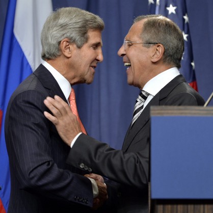 Американският държавен секретар Джон Кери и руският външен министър Сергей Лавров