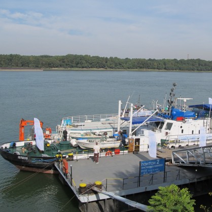 Корабът на третата международна експедиция Joint Danube Survey
