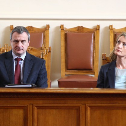 Министрите Цветлин Йовчев и Зинаида Златанова в парламента