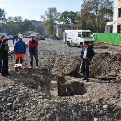 При изграждането на обслужваща улица за новата онко поликлиника на Бургас, работници откриха 23 метра дълбок стар кладенец
