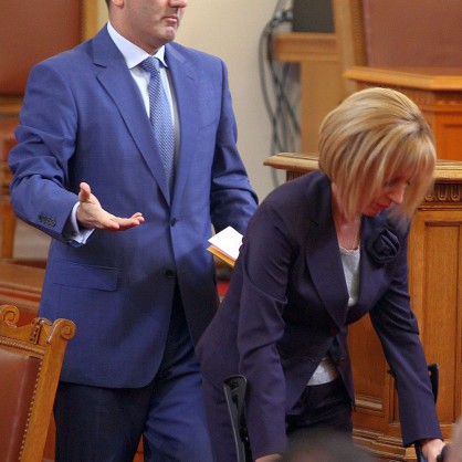 Цветан Цветанов и Мая Манолова преди началото на заседанието на парламента