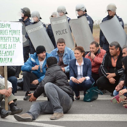 Протестиращи фермери от почти цялата страна блокираха главния път Пловдив-Карлово