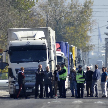 Протестиращи животновъди блокираха пътя към границата с Турция