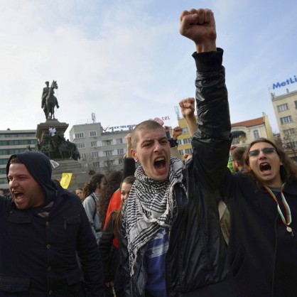 Студентите протестират пред Народното събрание