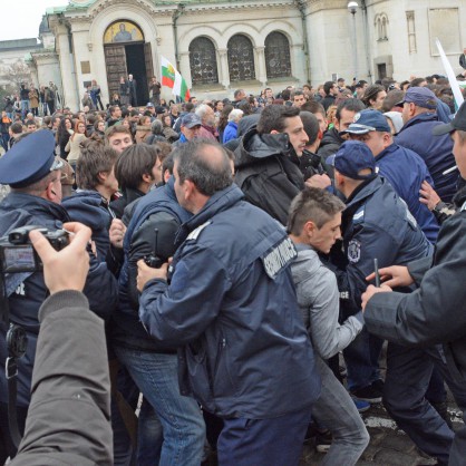 Сблъсъци между полиция и протестиращи студенти