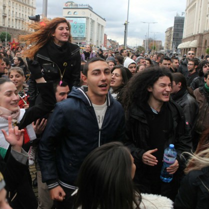 Протестиращи студенти пред Министерски съвет