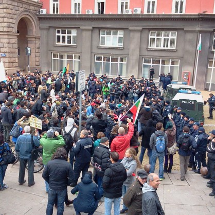 Протестът стигна и до сградата на Министерския съвет