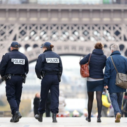 Мерките за сигурност в Париж са засилени след стрелбите по банка и в. Либерасион