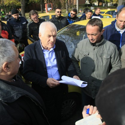 Протестиращите таксиметрови шофьори поискаха да се срещнат с министъра на транспорта Данаил Папазов