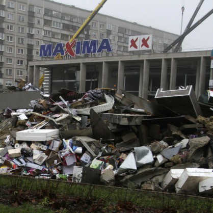 Десетки са жертвите на срутването на супермаркет в латвийската столица Рига