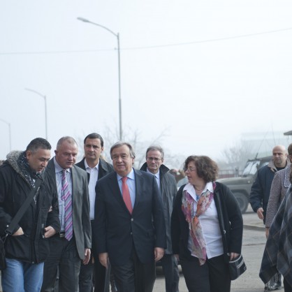 Върховният комисар на ООН  Антониу Гутериш при бежанците във Враждебна