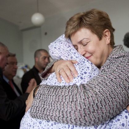 Еврокомисарят Кристалина Георгиева при бежанците във Враждебна