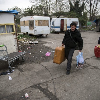 Френската полиция разчисти ромски лагер