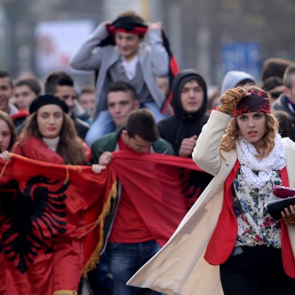 Албанците в Македония празнуват празника Ден на албанското знаме