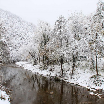 Сняг затрупа областите Велико Търново и Габрово
