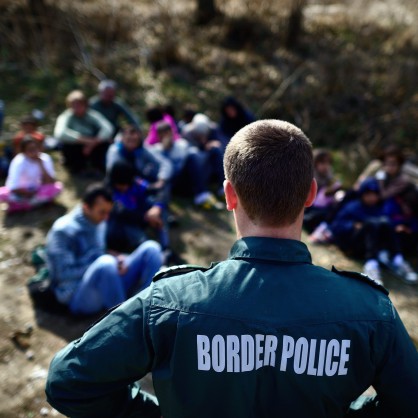 Бежанци и гранична полиция