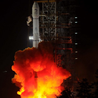 Китай изстреля космически апарат за изследване на Луната