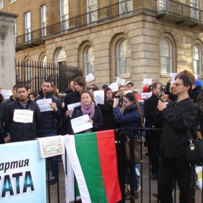 Българи в Лондон протестираха под мотото „Не сме имигранти, а граждани на ЕС”