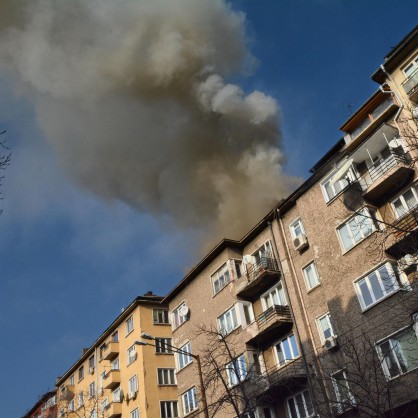 Пожар в две тавански помещения на ъгъла на столичния булевард 