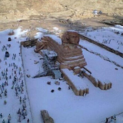 Египетското министерство на историческите забележителности нарече снимките на заснежените пирамиди, появили се в интернет чрез Туитър , фалшиви