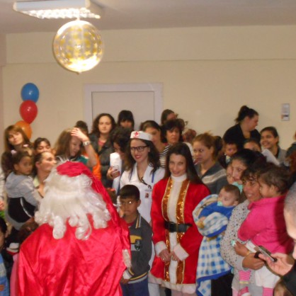 Дядо Коледа посети и децата от МБАЛ-Бургас