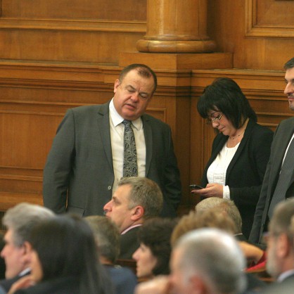Мая Манолова с депутати от БСП в парламента