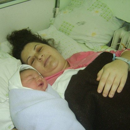 28-годишната Елица Добрева от силистренското село Айдемир роди момченце с тегло 5920 грама и 57 см