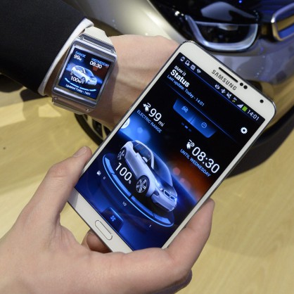 Смартфон Samsung и умен часовник Galaxy Gear