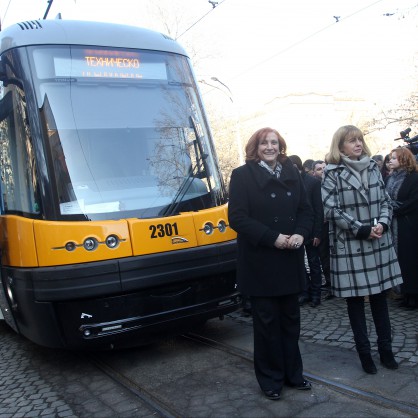Министър Искра Михайлова кметът Йорданка Фандъкова на пускането новите трамваи