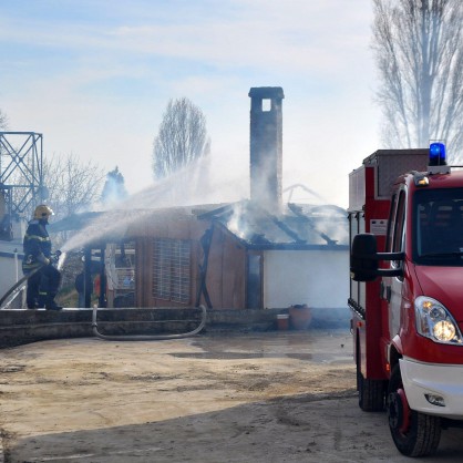 Гостилница изгоря до основи край Варна