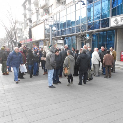 Уволнените корабостроители протестират пред банката-кредитор на завода