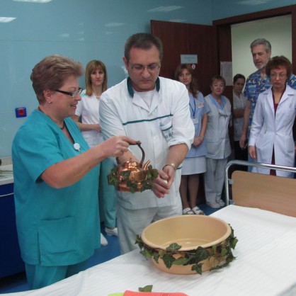 Началникът на АГ-комплекса в Русе д-р Георги Хубчев по време на тържеството по повод на Деня на родилната помощ (Бабинден)