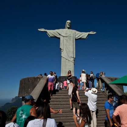 Статуята на Христос Спасителя, която се издига над Рио де Жанейро