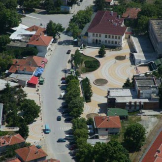 Бяла се намира в централната част на Българското Черноморско крайбрежие