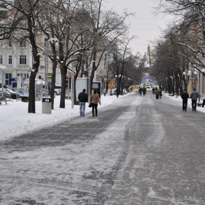 Пътищата са почистени, но е и тротоарите в Бургас