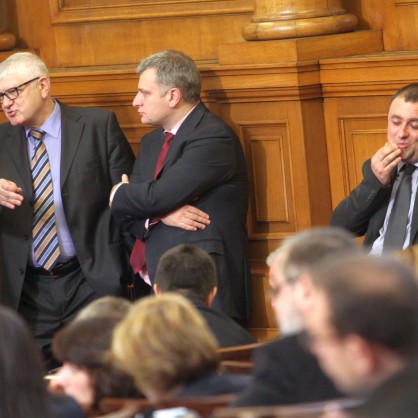 Депутати по време на парламентарен контрол
