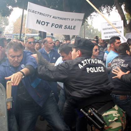 Протести срещу приватизацията в Кипър