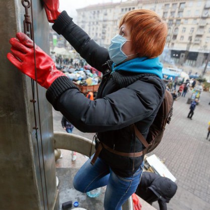 Жителите на Киев започват да разчистват и подреждат украинската столица