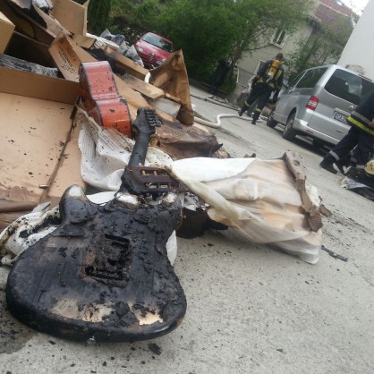 Пожар изпепели китари, цигулки и пиана в София