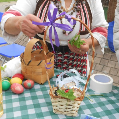 Багрилница за Великденски яйца с естествени бои демонстрираха жените от с. Люляково