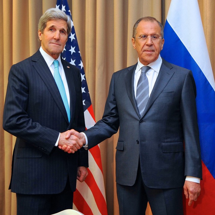 Руският външен министър Сергей Лавров и американският държавен секретар Джон Кери на срещата в Женева
