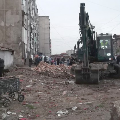 Акция за събаряне на незаконни постройки в пловдивския кв. 