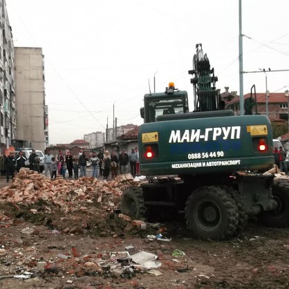 Акция за събаряне на незаконни постройки в пловдивския кв. 