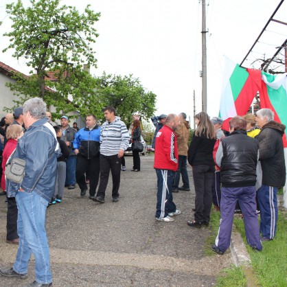 Жители на село Розово изгониха с протест настанени там бежанци