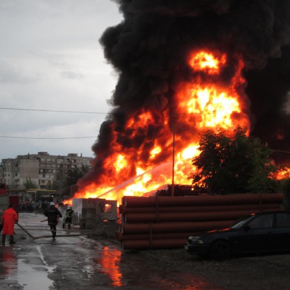 Пожар горя в Промишлена зона във Враца