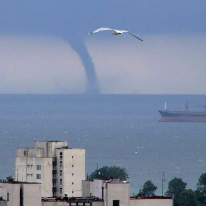 Торнадо се изви в морето до Созопол