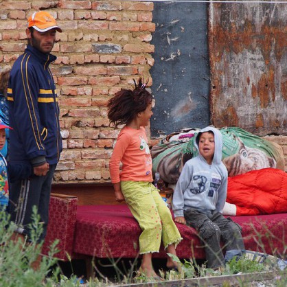 Събарянето на още няколко незаконни ромски къщи в Гъбената махала на Владиславово продължи и днес