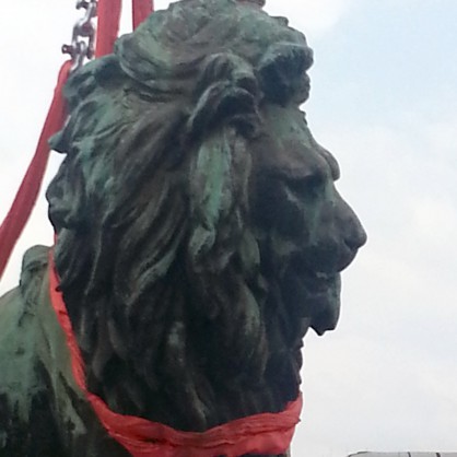Демонтираха един от лъвовете на известният софийски мост